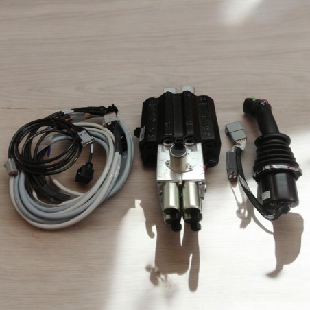 Joystick + Proportionalventil 90 l/min 12 V fȕr Lader OPEN CENTER SYSTEM Hydraulic Master