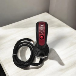 Elektrischer Proportional-Joystick + Frontlader mit 3. Funktion und Walvoil SDM Open-Center-Steuerung, 3 Funktionen, 90 l/min