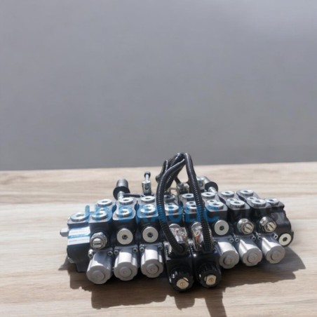 Forest trailer Hydraulic valve 8 functions 2 joysticks 90 l/min 24 gpm  12V Hiab Parma BMF Beha