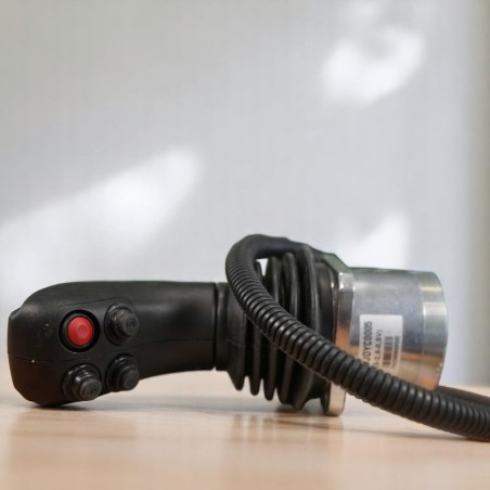 Elektrischer Proportional-Joystick + Frontlader mit 3. Funktion und Walvoil SDM Open-Center-Steuerung, 3 Funktionen, 90 l/min