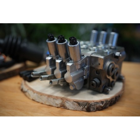 Walvoil DPX100 Hydraulikventil mit 3 Abschnitten und 1 Proportional-Joystick