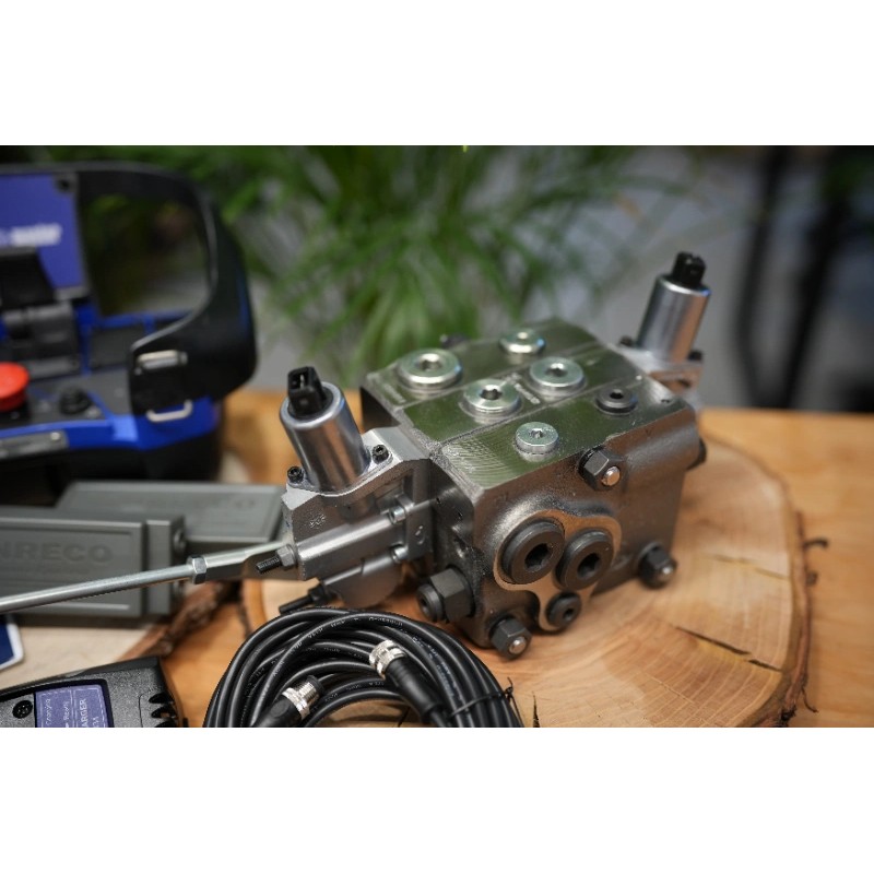Walvoil DPX100 1-Wege-Proportionalventil + Scanreco Mini G2B Fernbedienung