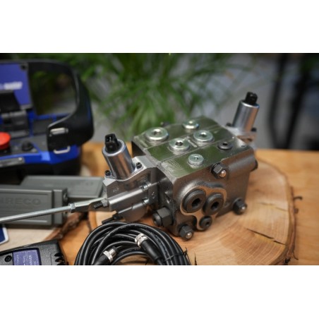 Walvoil DPX100 1-Wege-Proportionalventil + Scanreco Mini G2B Fernbedienung