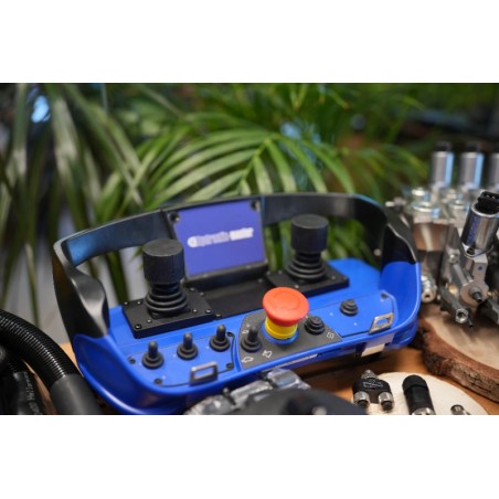 2 JC-Joysticks + Scanreco-Fernsteuerung mit DPX 100 für die Forstwirtschaft