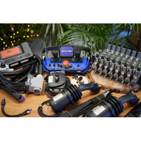 2 JC-Joysticks + Scanreco-Fernsteuerung mit DPX 100 für die Forstwirtschaft