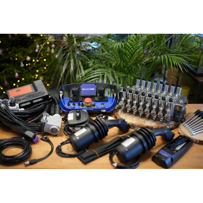 2 JC-Joysticks + Scanreco-Fernsteuerung mit DPX 100 für die Forstwirtschaft