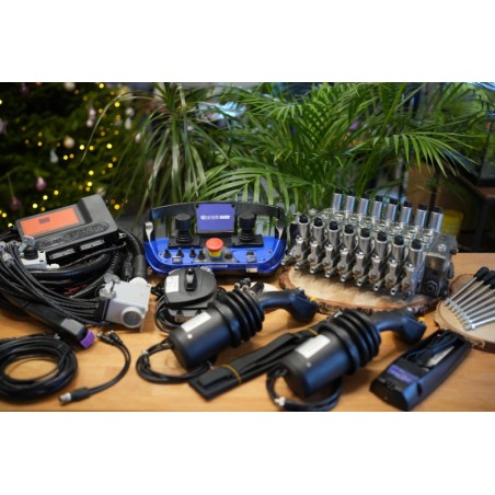 2 JC-Joysticks + Scanreco-Fernsteuerung mit DPX 100 für die Forstwirtschaft