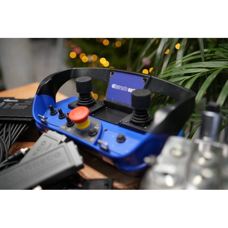 Walvoil DPX 100 6-Wege-Ventil + RC 400 Maxi mit 2 Joysticks