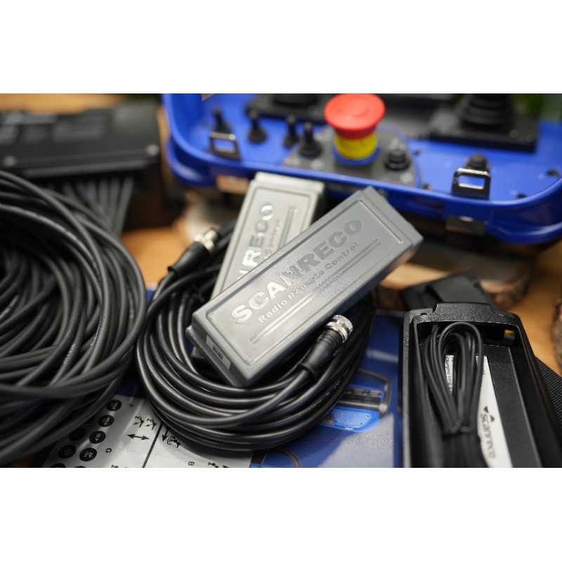 Walvoil DPX 100 6-Wege-Ventil + RC 400 Maxi mit 2 Joysticks
