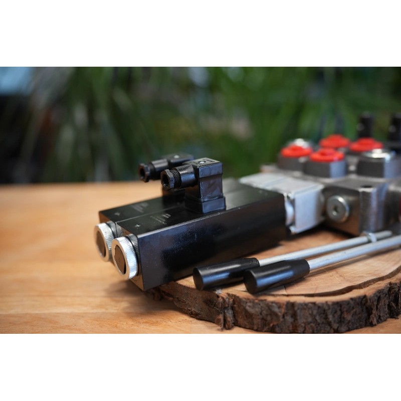 Elektromagnetisches Steuerventil Q75 2 -Spool, 90 L/Min  Elektrisch Solenoid 24V + Hebel