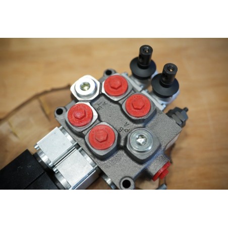 Elektromagnetisches Steuerventil Q75 2-Spool, 90 L/Min  Elektrisch Solenoid 12V + Hebel