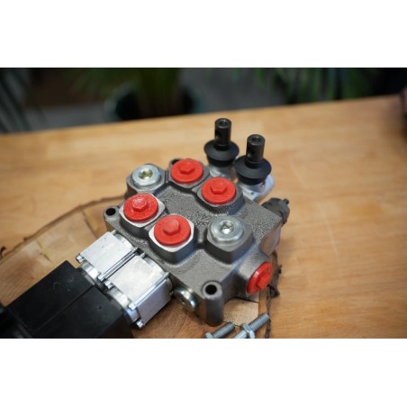 Elektromagnetisches Steuerventil Q75 2-Spool, 90 L/Min  Elektrisch Solenoid 12V + Hebel