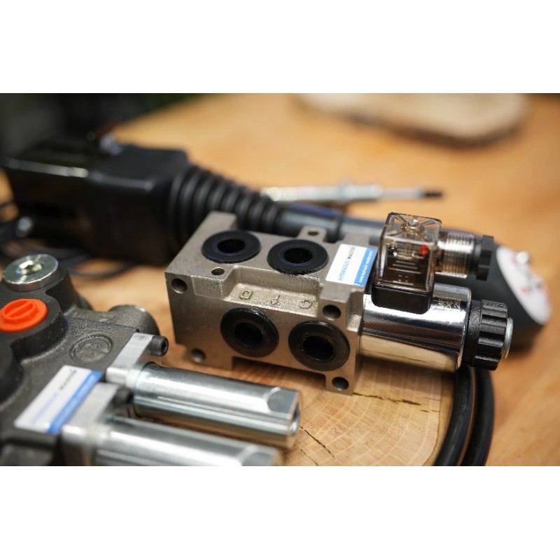 Frontlader Steuergerät Ventil Mit Joystick 3 Funktionen Doppeltwirkend Für Kubota 40l/Min  12V