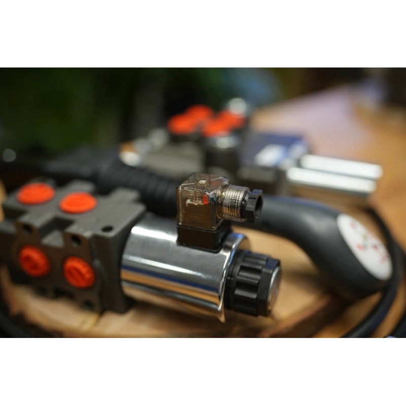 Hydraulik-steuerventil Kit 3 Funktionen Doppeltwirkend Traktor Lader  Joystick  80 l/min