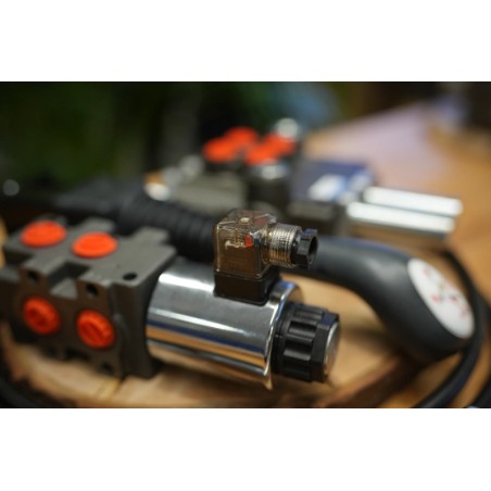 Hydraulik-steuerventil Kit 3 Funktionen Doppeltwirkend Traktor Lader  Joystick  80 l/min