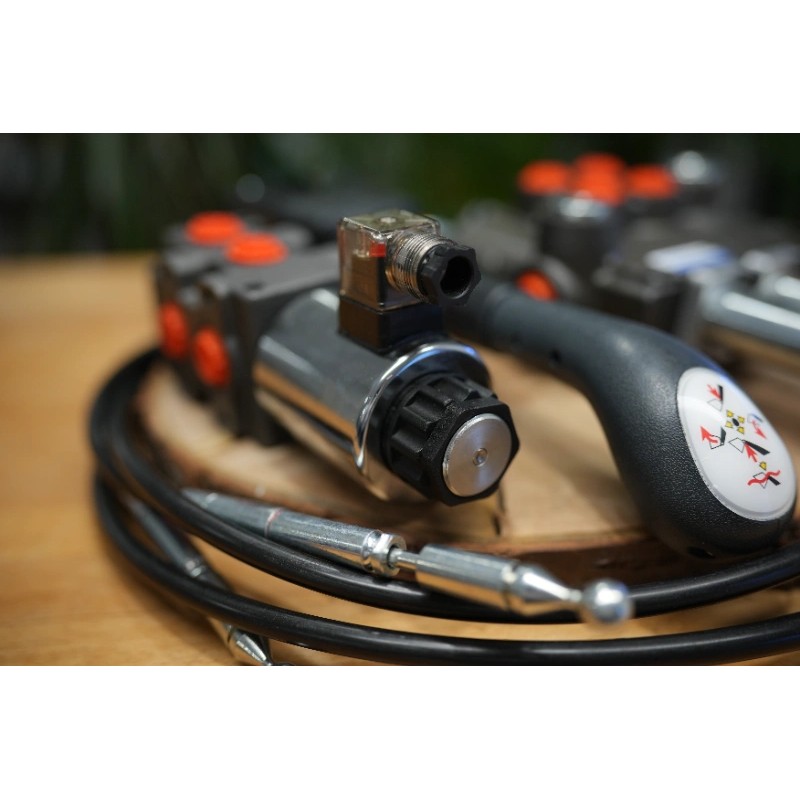 Hydraulik-steuerventil Kit 3 Funktionen Doppeltwirkend Traktor Lader  Joystick  80 l/min