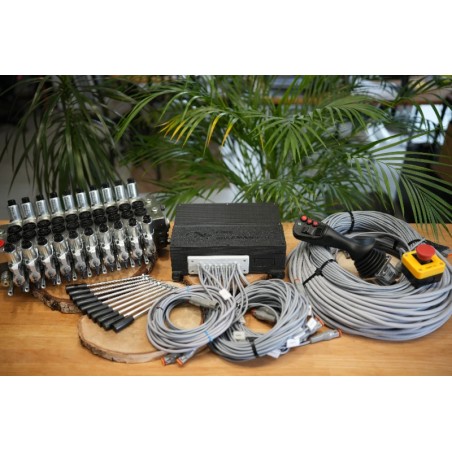 10 Funktionen Walvoil DPX100 mit 1 Joystick mit MTH-Griff + Steuergerät mit Elektronik für die Erweiterung
