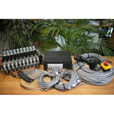 10 Funktionen Walvoil DPX100 mit 1 Joystick mit MTH-Griff + Steuergerät mit Elektronik für die Erweiterung