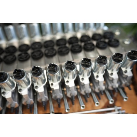 10 Funktionen Walvoil DPX100 mit 1 Joystick mit MTH-Griff + Steuergerät mit Elektronik für die Erweiterung