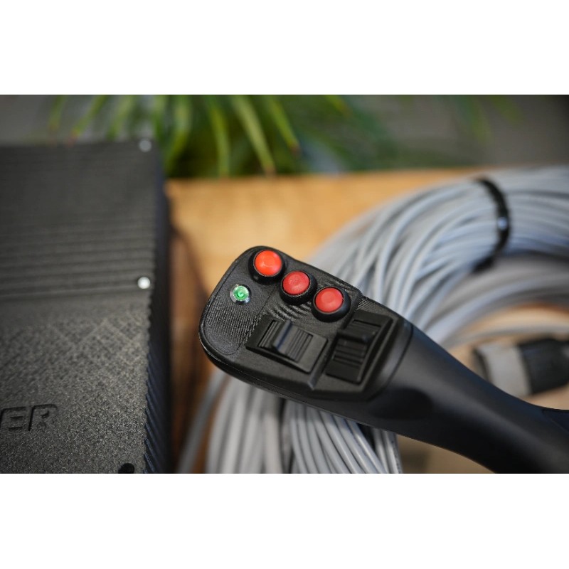10 Funktionen Walvoil DPX100 mit 1 Joystick mit MTH-Griff + Steuergerät mit Elektronik für die Erweiterung