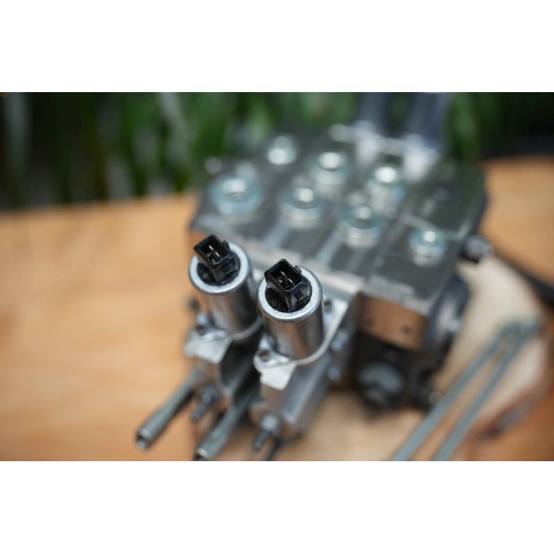 Walvoil DPX 100 Hydraulikventil, 2-teilig, mit 1 Proportional-Joystick