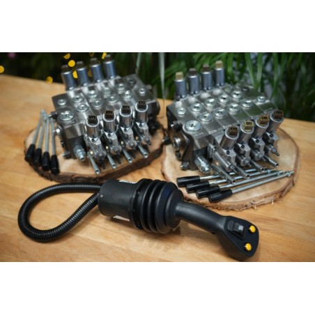 2x Walvoil DPX100-Ventile (4+4 Abschnitte) + 1 JP-Joystick – 8 Funktionen