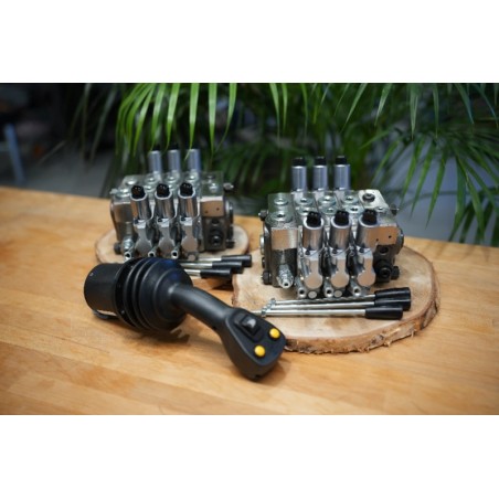 2x Walvoil DPX100 3-Wege-Ventile + JP-Joystick – insgesamt 8 Funktionen