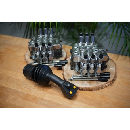 2x Walvoil DPX100 3-Wege-Ventile + JP-Joystick – insgesamt 8 Funktionen