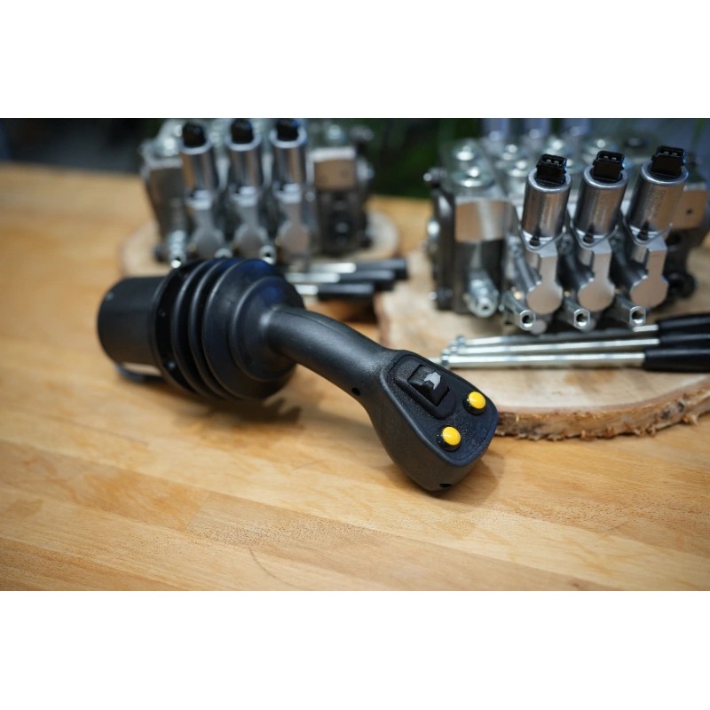 2x Walvoil DPX100 3-Wege-Ventile + JP-Joystick – insgesamt 8 Funktionen