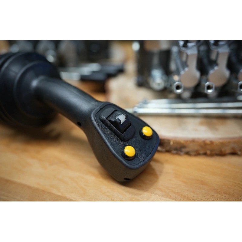 2x Walvoil DPX100 3-Wege-Ventile + JP-Joystick – insgesamt 8 Funktionen