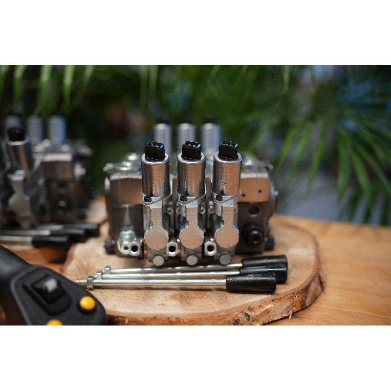 2x Walvoil DPX100 3-Wege-Ventile + JP-Joystick – insgesamt 8 Funktionen