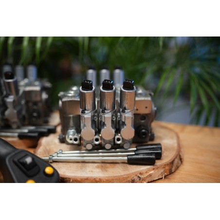 2x Walvoil DPX100 3-Wege-Ventile + JP-Joystick – insgesamt 8 Funktionen
