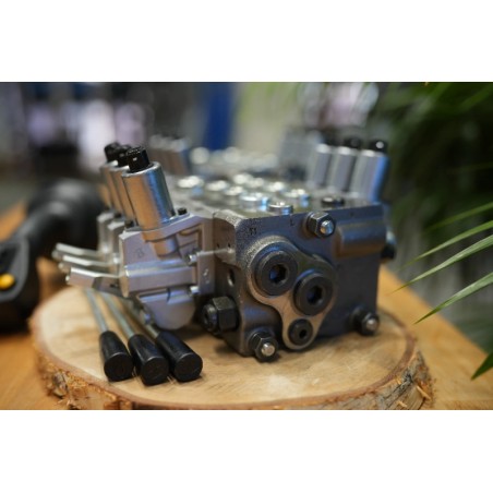 2x Walvoil DPX100 3-Wege-Ventile + JP-Joystick – insgesamt 8 Funktionen