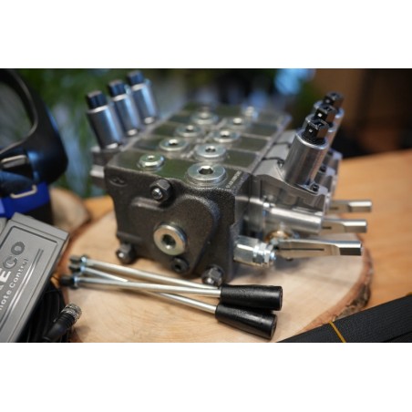 Walvoil DPX100 3-Wege-Proportionalventil + Scanreco Mini G2B Funkfernbedienung