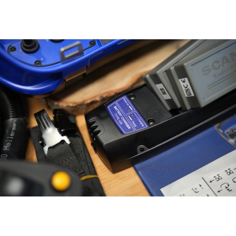RC400 Proportional-Funksteuerungsset | 8-Kanal-Funkfernsteuerung + 2 JS-Joysticks PVG32 Danfoss DIN/AMP