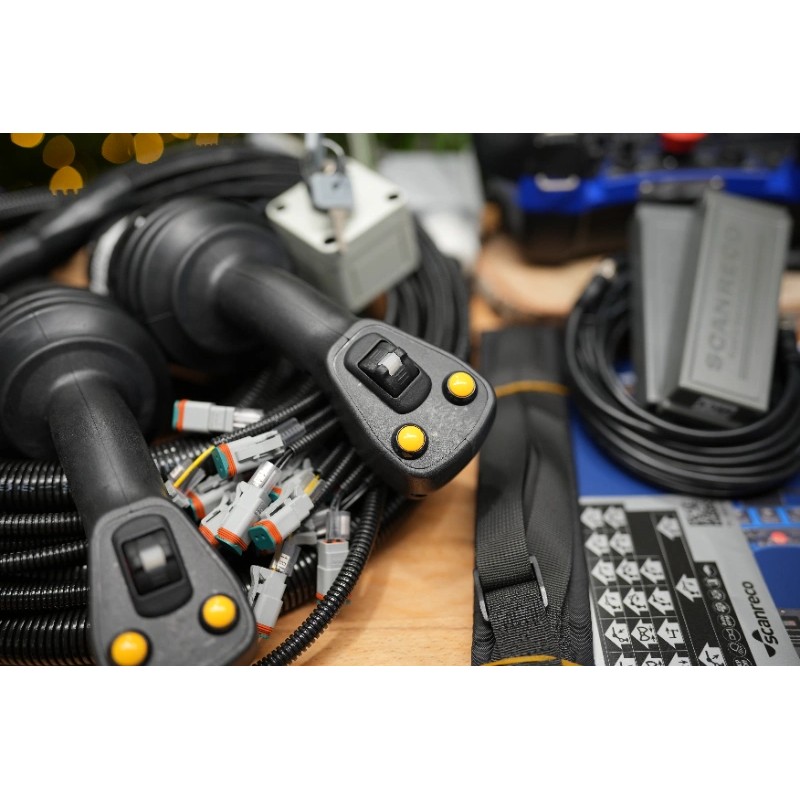 Scanreco RC400 Funkfernbedienung mit 6 Funktionen + 2 JS-Joysticks PVG32 Danfoss