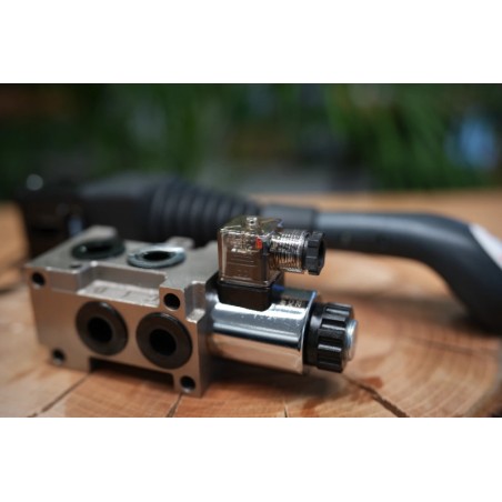 Indemar Hydraulik-3-Wege-Ventil für Traktorschaufel + Joystick, 50 l/min (13 GPM)