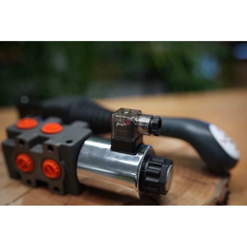 Hydraulischer 3. Steuerstrom für Traktorlader + Joystick, 80 l/min, 21 gpm