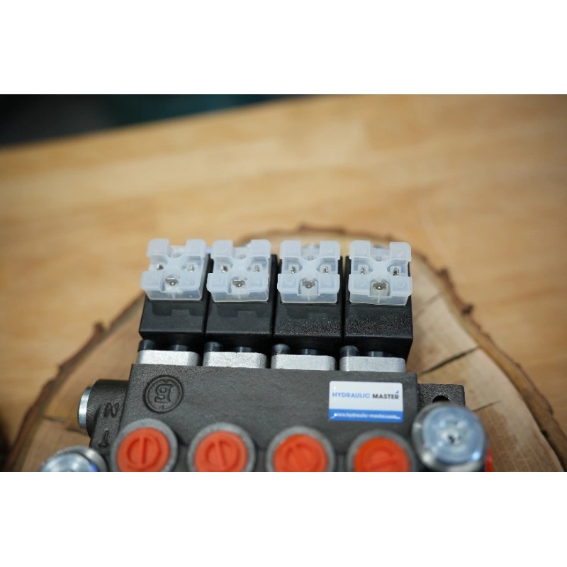 4 positions joystick 5 buttons + Monoblock Vave 4-spool hydraulic solenoid 80 l/min 13GPM 24VDC