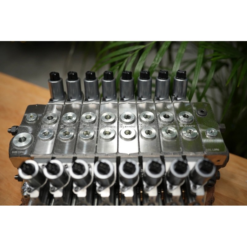 Walvoil DPX100 Proportionalventil mit 8 Funktionen