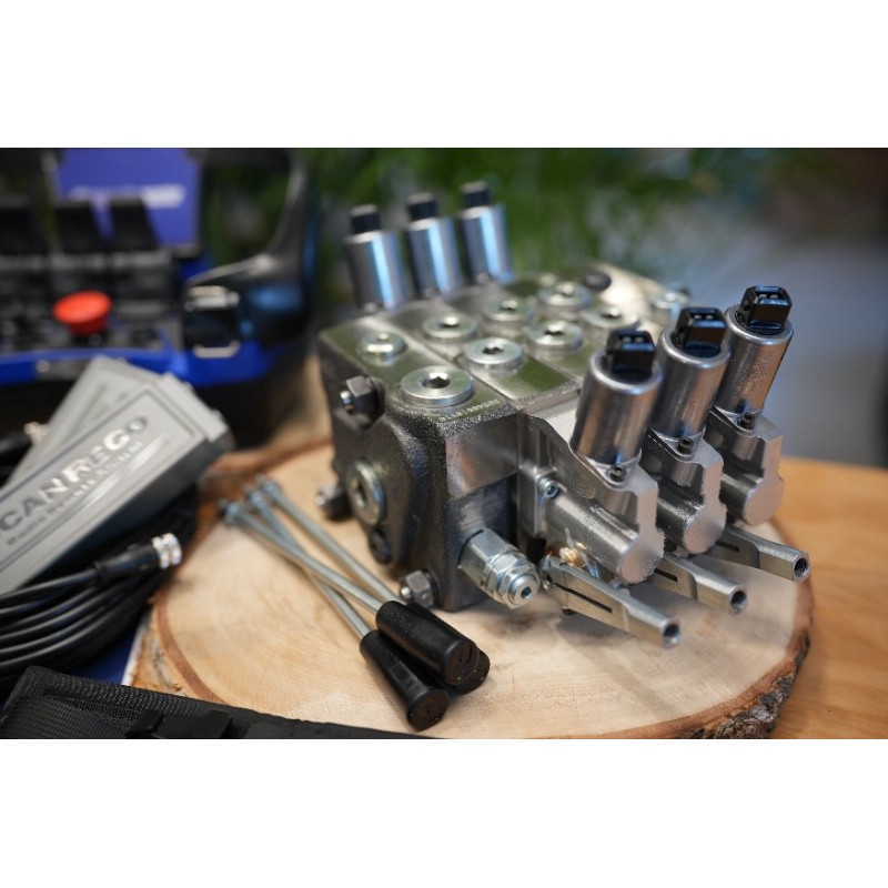 Walvoil DPX100 3-Wege-Proportionalventil + Scanreco Mini G2B Funkfernbedienung