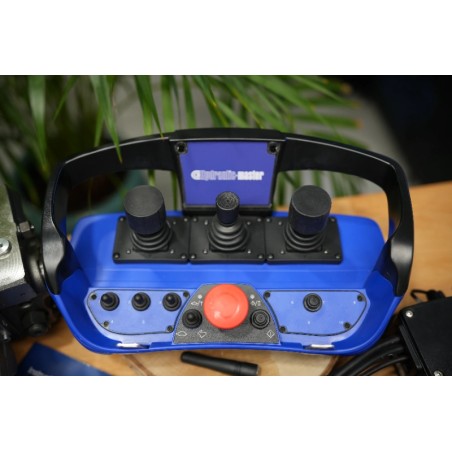 Walvoil DPX100-Ventil mit 12 Funktionen und Scanreco RC400 G2B mit 3 Joysticks