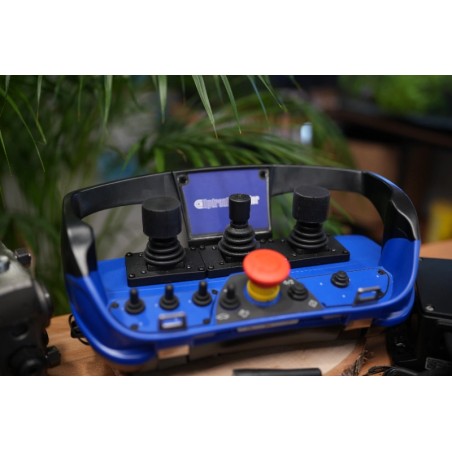 Walvoil DPX100-Ventil mit 11 Funktionen und Scanreco RC400 G2B mit 3 Joysticks