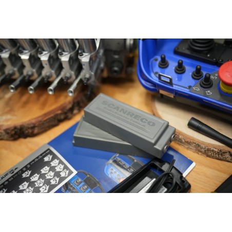 Walvoil DPX100-Ventil mit 11 Funktionen und Scanreco RC400 G2B mit 3 Joysticks