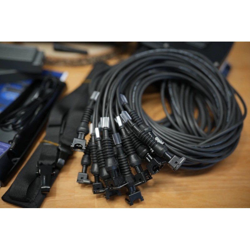 Walvoil DPX100-Ventil mit 11 Funktionen und Scanreco RC400 G2B mit 3 Joysticks