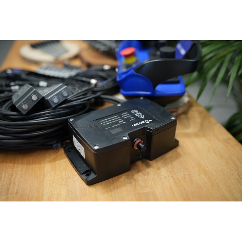 Walvoil DPX100 Hydraulikventil mit 8 Funktionen und Scanreco RC400 G2B mit 3 Joysticks