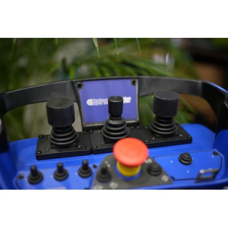 Walvoil DPX100-Ventil mit 10 Funktionen und Scanreco RC400 G2B mit 3 Joysticks