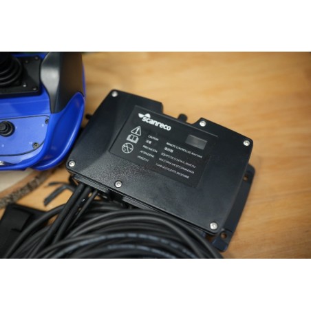 Walvoil DPX100-Ventil mit 10 Funktionen und Scanreco RC400 G2B mit 3 Joysticks