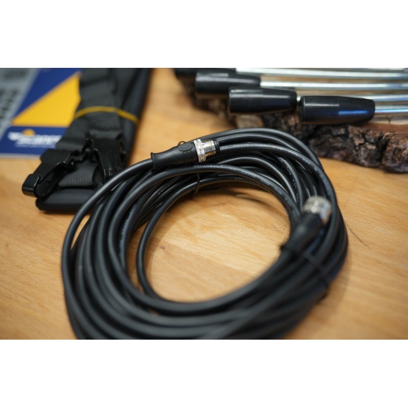 Walvoil DPX100-Ventil mit 9 Funktionen und Scanreco RC400 G2B mit 3 Joysticks