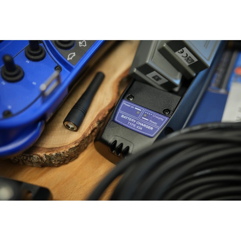 Walvoil DPX100-Ventil mit 9 Funktionen und Scanreco RC400 G2B mit 3 Joysticks
